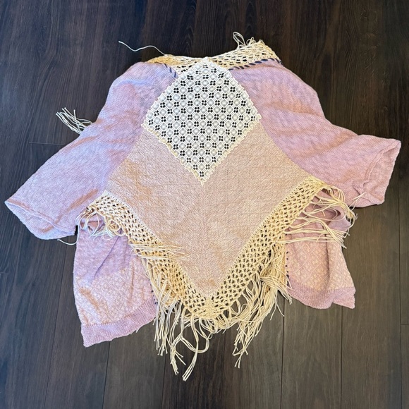 Light purple and cream colored boho sweater from Buckle - Picture 4 of 5